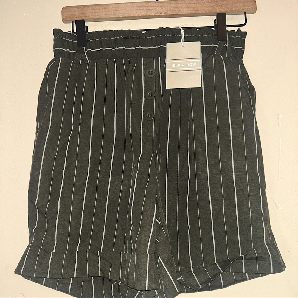 NWT ISLE & ROW Women’s Green & White Striped Shorts Sz 10